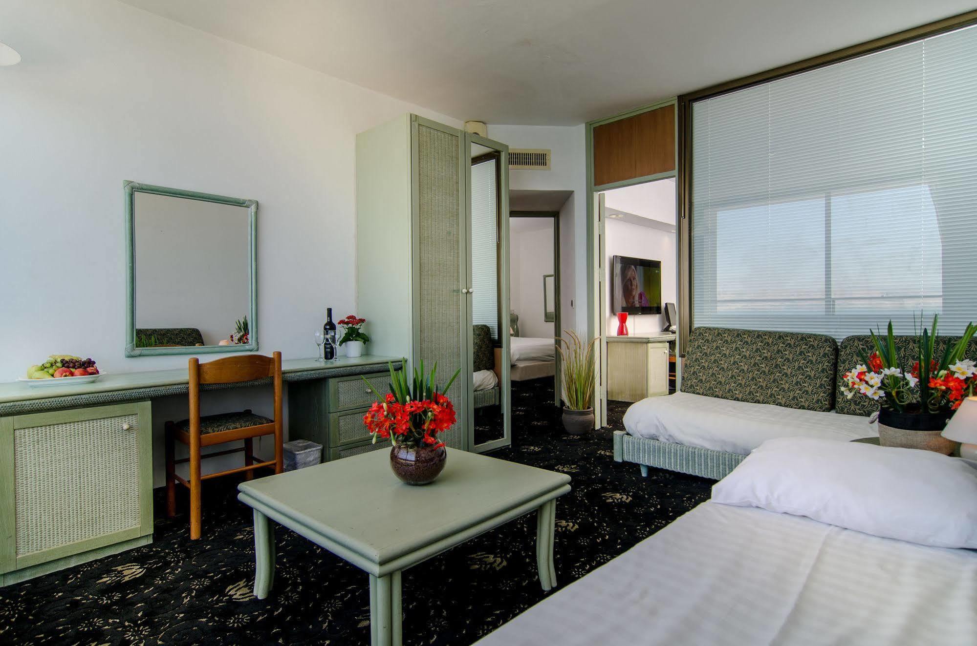 Club Hotel Tiberias - Suites Hotel Luaran gambar